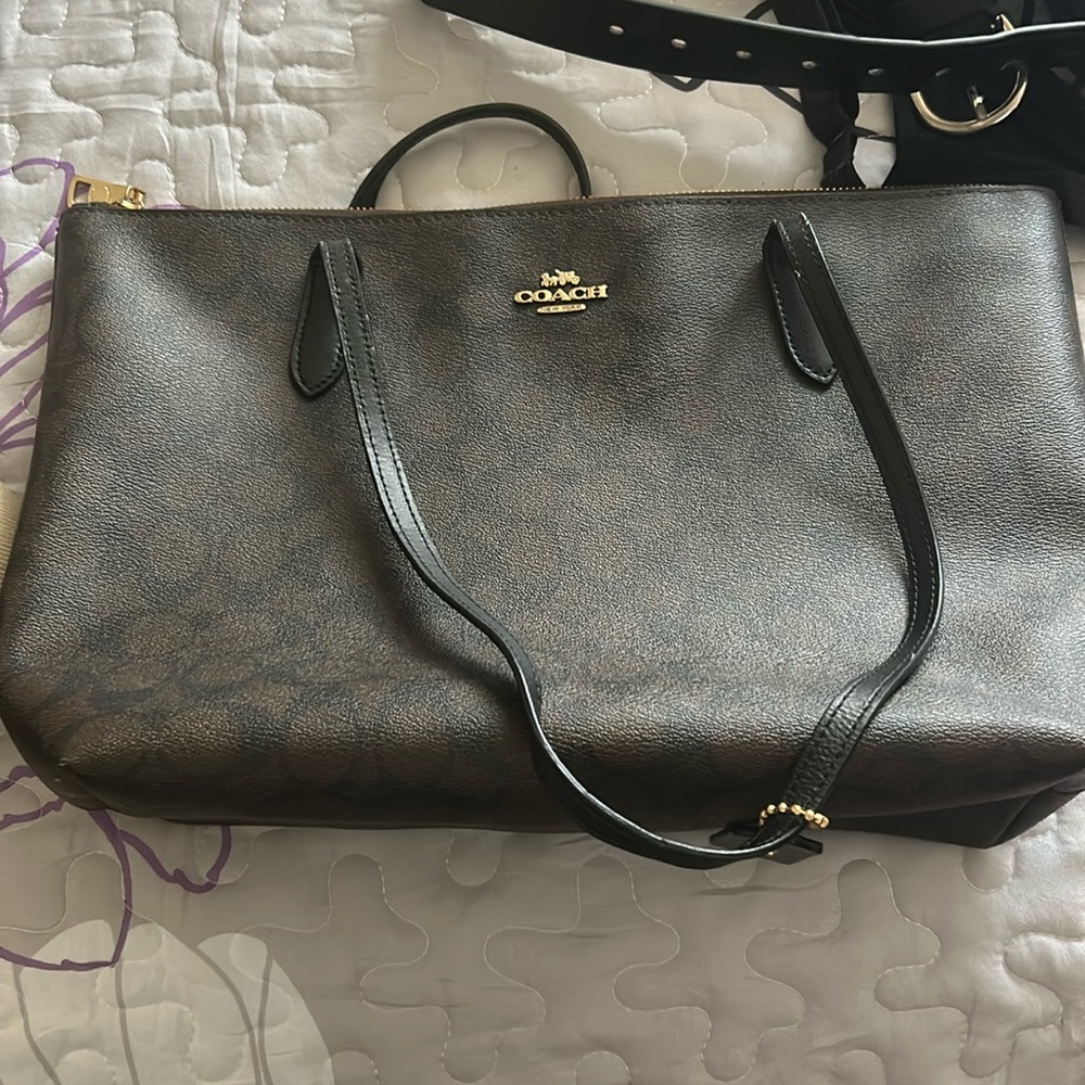 Coach tote with zipper